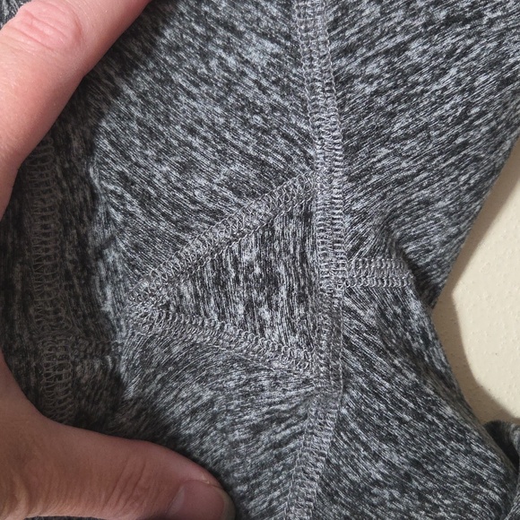 Beyond Yoga Heather Grey High Waisted Cropped Capri Leggings Size 1X - Picture 11 of 12